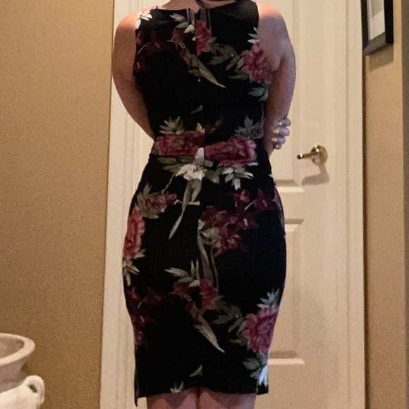Le Chateau Black & Floral Dress 🖤💐 - Picture 2 of 6